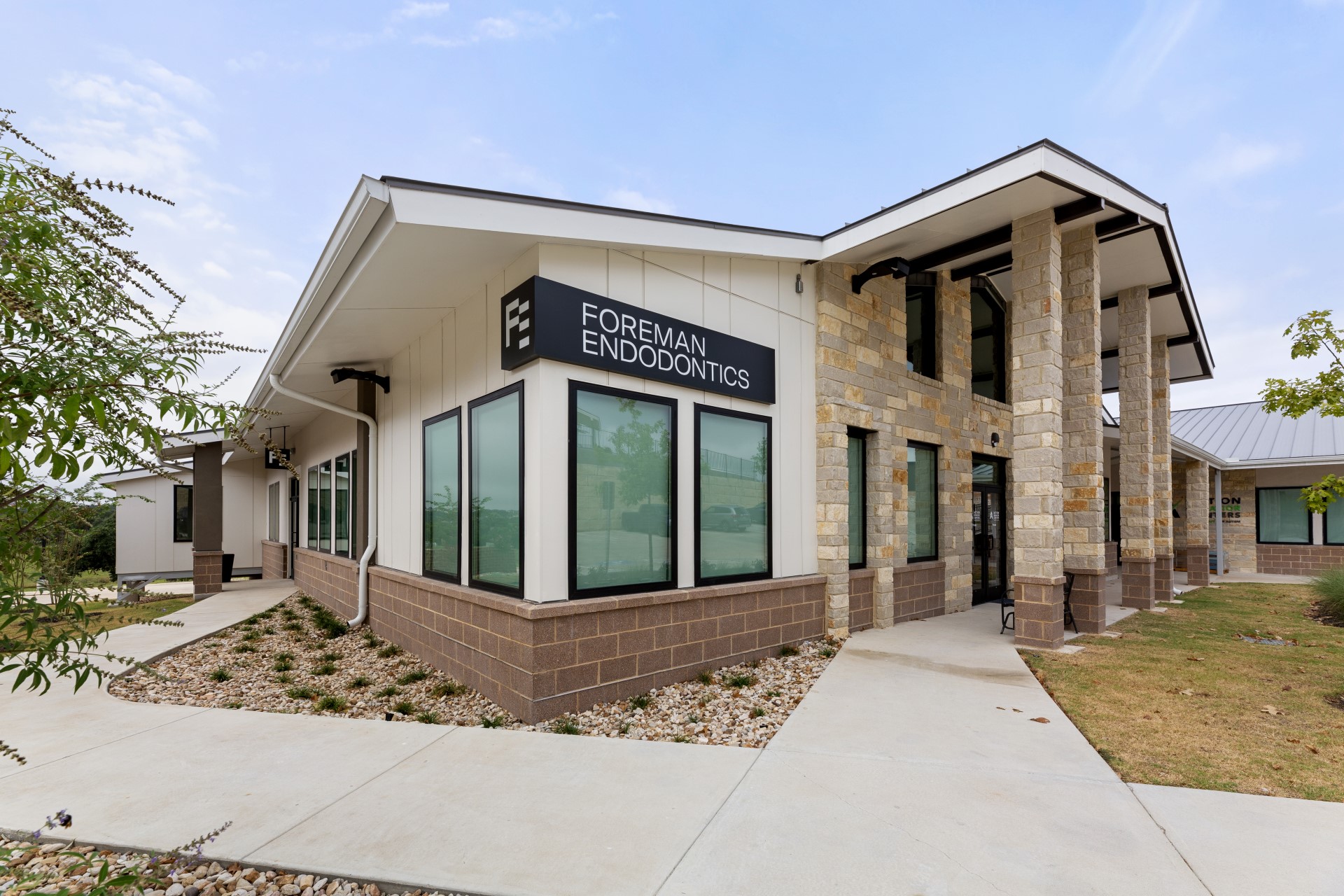 Foreman Endodontics - Exterior Entrance Foreman Endodontics - Exterior Entrance